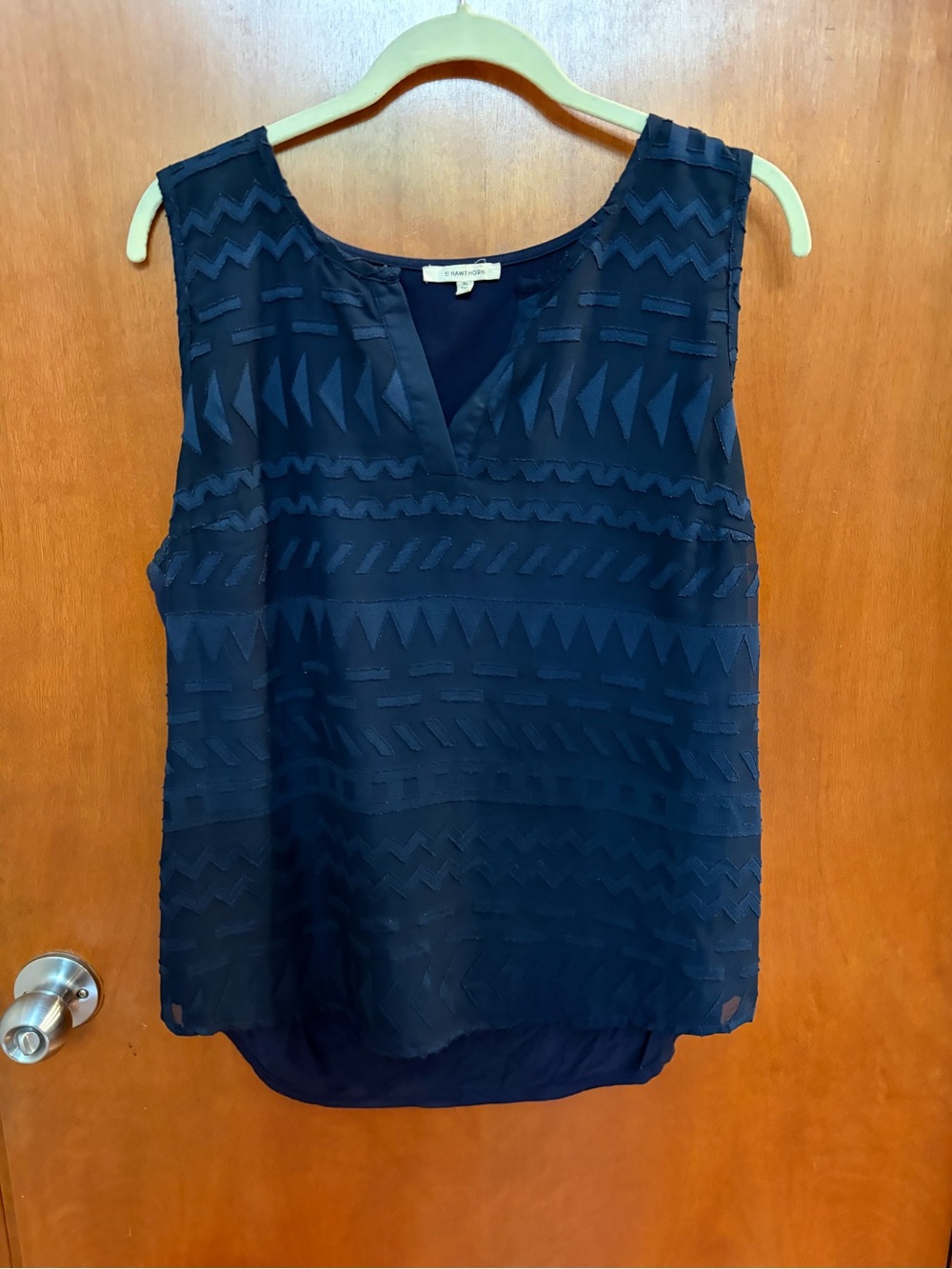 41 Hawthorn Navy Textured Sleeveless V-Neck Camisole. Extra Large
